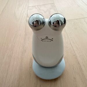 NuFACE Trinity Facial Toning Device – Like New